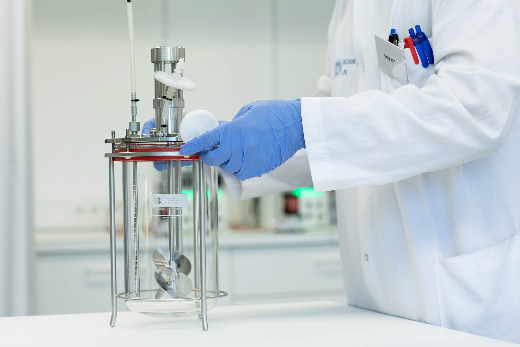 Bioreactor system in the lab